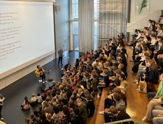 Morgonsång i skola på Färöarna
