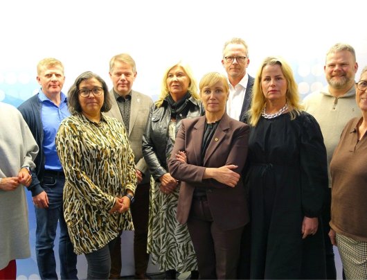 Några av NLS medlemsföreningars ordföranden; fr.v. Inger Damlin (FSL), Jacob Eli Olsen (FL), Elna Heilmann (IMAK), Tomas Kepler (GL), Ann-Charlotte Gavelin Rydman (Sv Skolledare), Katarina Murto (OAJ), Geir Røsvoll (Utd),  Anna Olskog (Sv Lärare),  Magnús Þór Jónsson (KI) och Monica Lendal Jørgensen (FSL, DK).