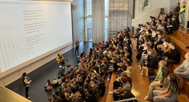 Morgonsång i skola på Färöarna