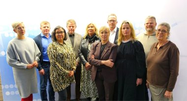 Några av NLS medlemsföreningars ordföranden; fr.v. Inger Damlin (FSL), Jacob Eli Olsen (FL), Elna Heilmann (IMAK), Tomas Kepler (GL), Ann-Charlotte Gavelin Rydman (Sv Skolledare), Katarina Murto (OAJ), Geir Røsvoll (Utd), Anna Olskog (Sv Lärare), Magnús Þór Jónsson (KI) och Monica Lendal Jørgensen (FSL, DK).